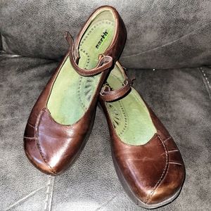 Ladies Earth leather Mary Jane's size 9.5